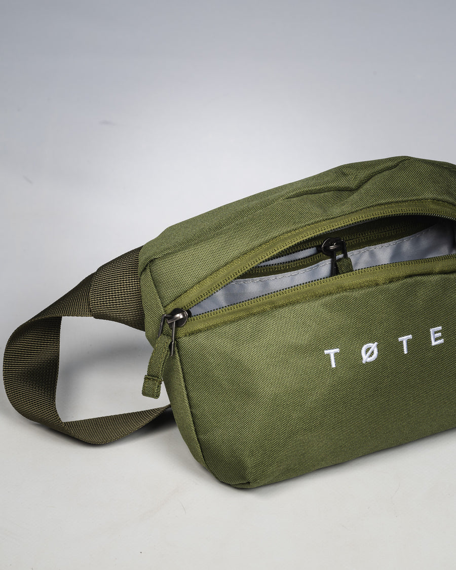 Zipped main compartment