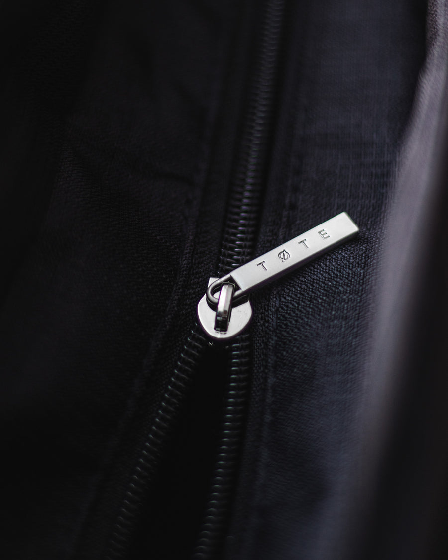 Zipped main compartment