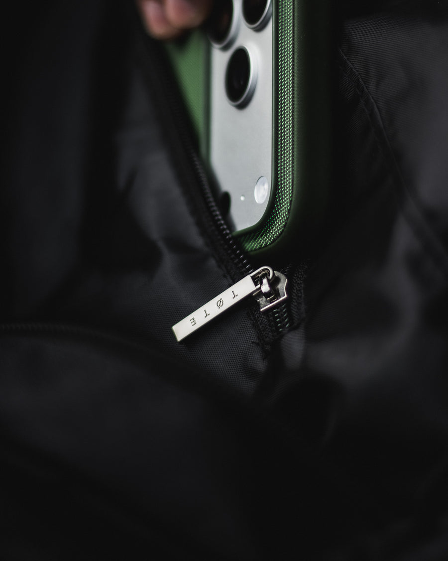 Zipped pockets inside