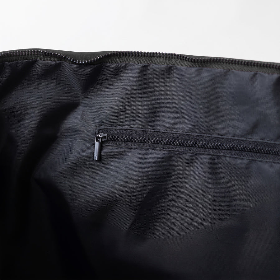 Two inner pockets